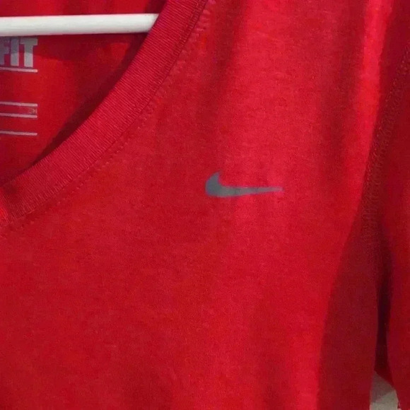 Nike Dri-Fit pink short‎ sleeve regular fit v-neck T-shirt women's small - Picture 2 of 4